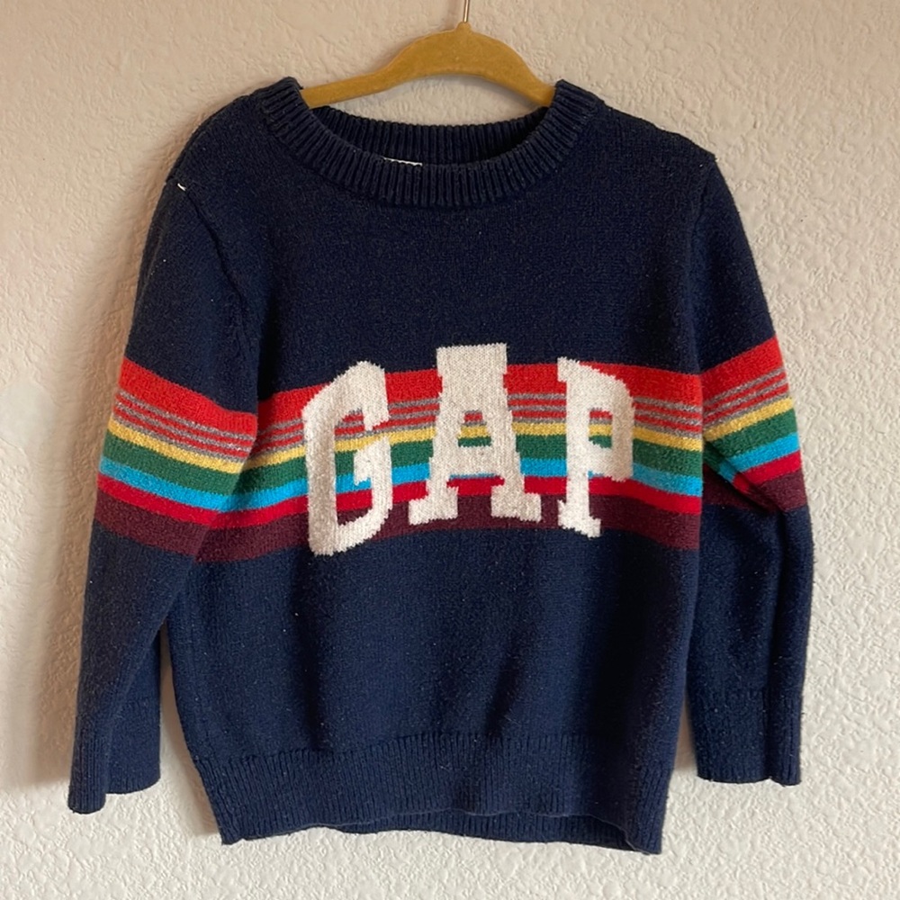 Gap sweater perfect for holiday season. Gently used. Size 3t